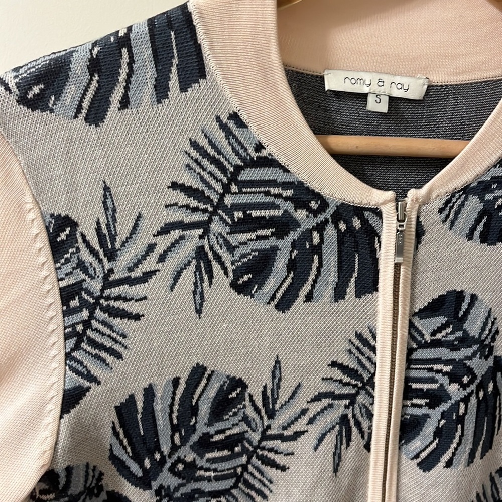 Ramy & Ray Paris Pink and Gray zip sweater - Small. - Picture 3 of 8